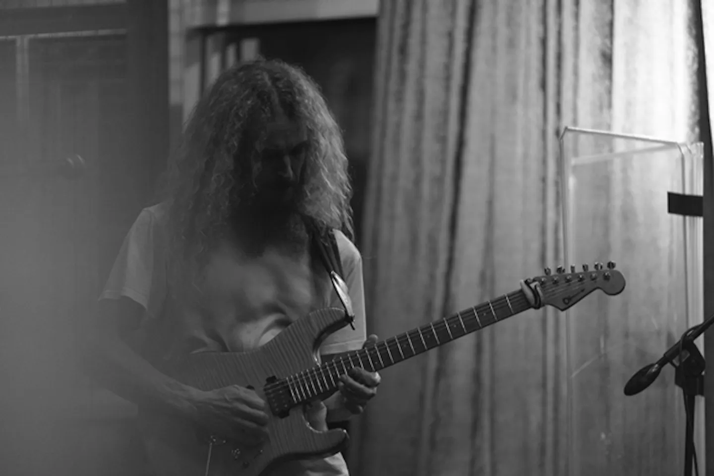 Photo of Guthrie Govan [Credit: Prashin Jagger]