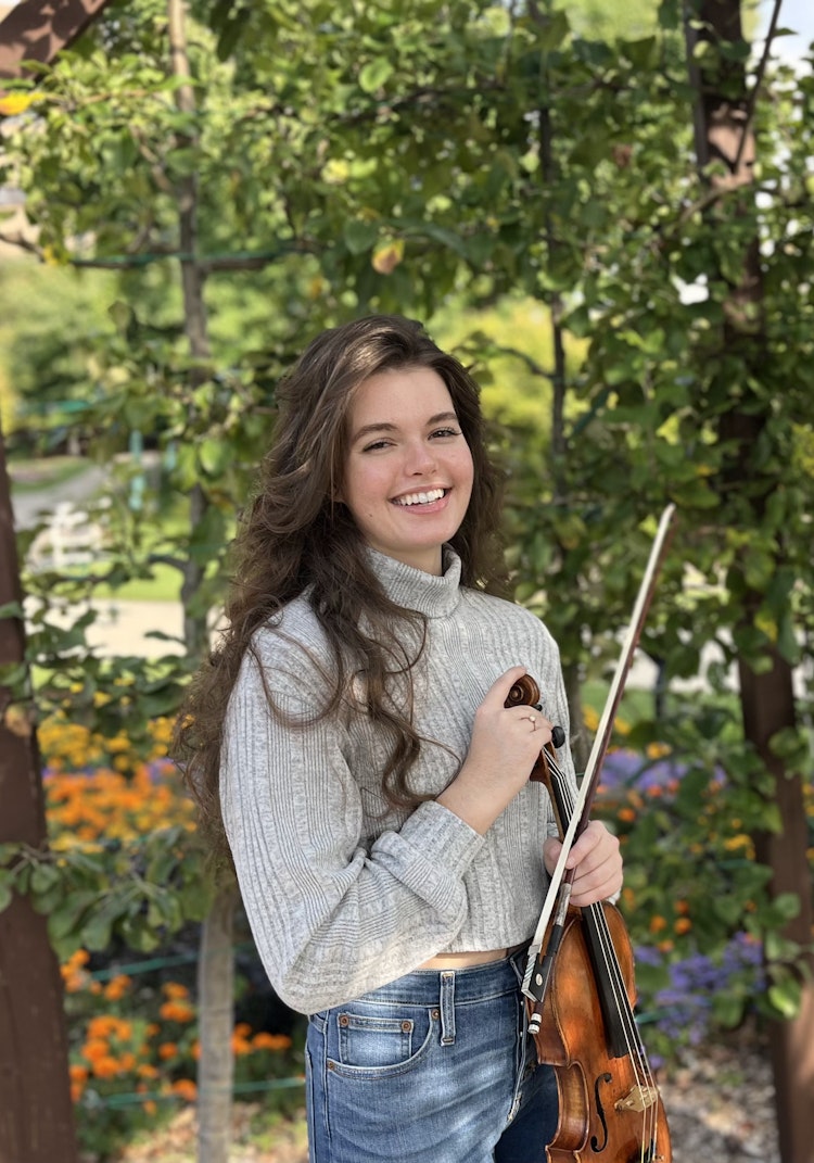 Photo of Emma Spears - Castle Rock Music instructor of: Violin, Viola, Voice, Cello, Piano