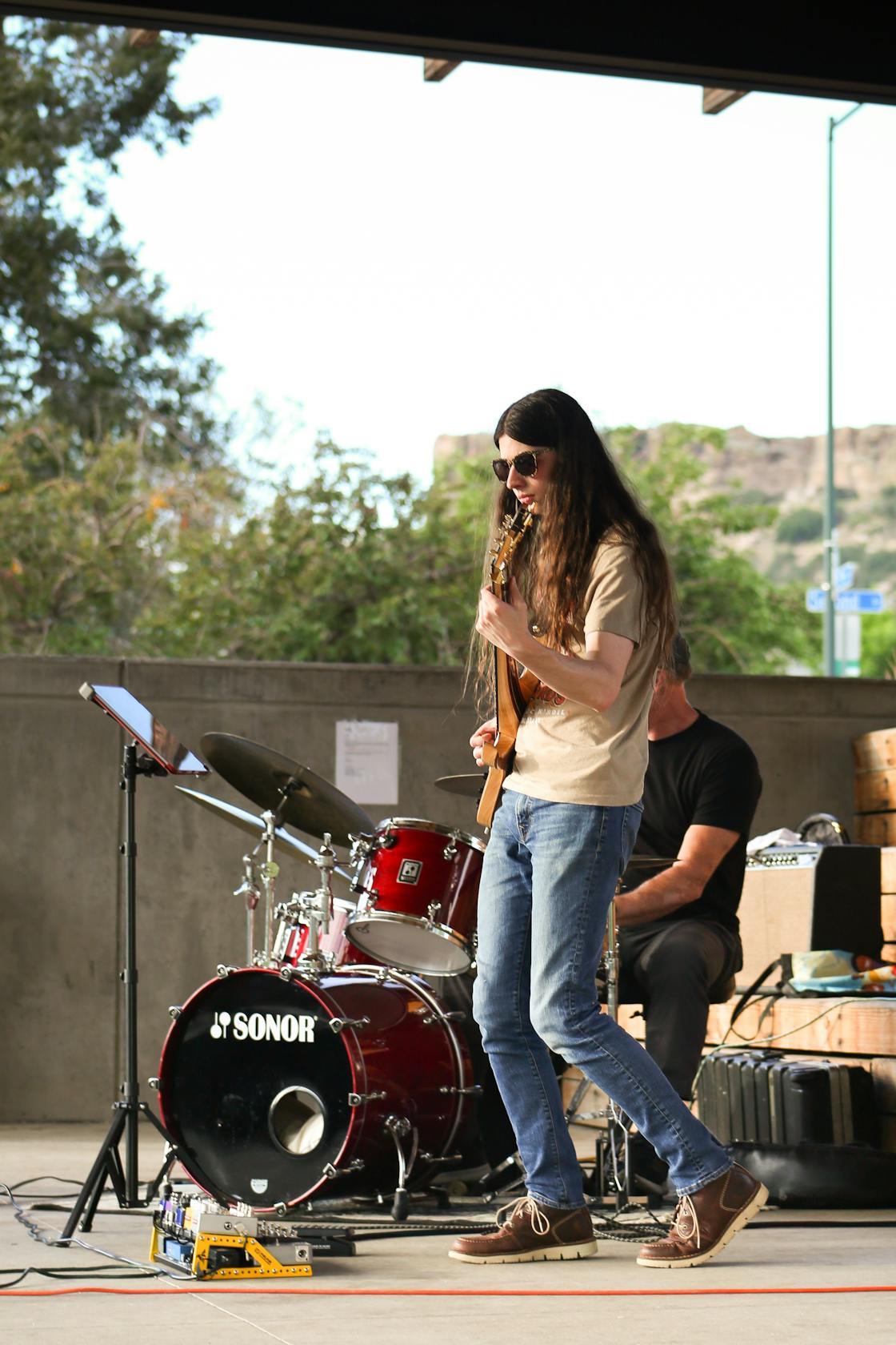 Performance: Guitar player